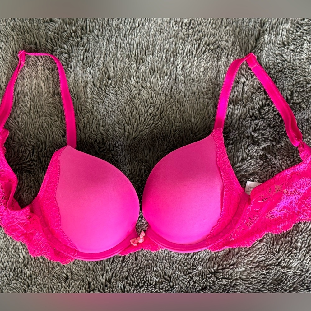 Victoria’s Secret Pink Dream Angel Push up bra like new 34A